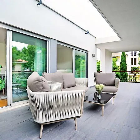 Luxury Garden - Checkinhome *